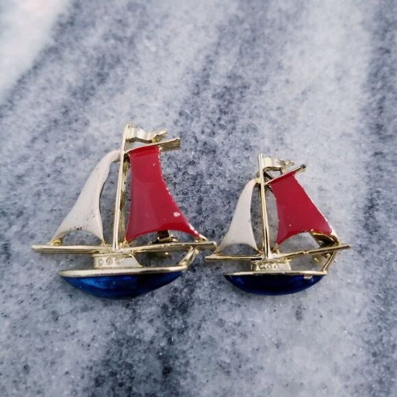 Vintage Gerrys Sailboat Scatter Pins, Brooch, Red, White, Blue Enamel, Estate - Picture 2 of 6